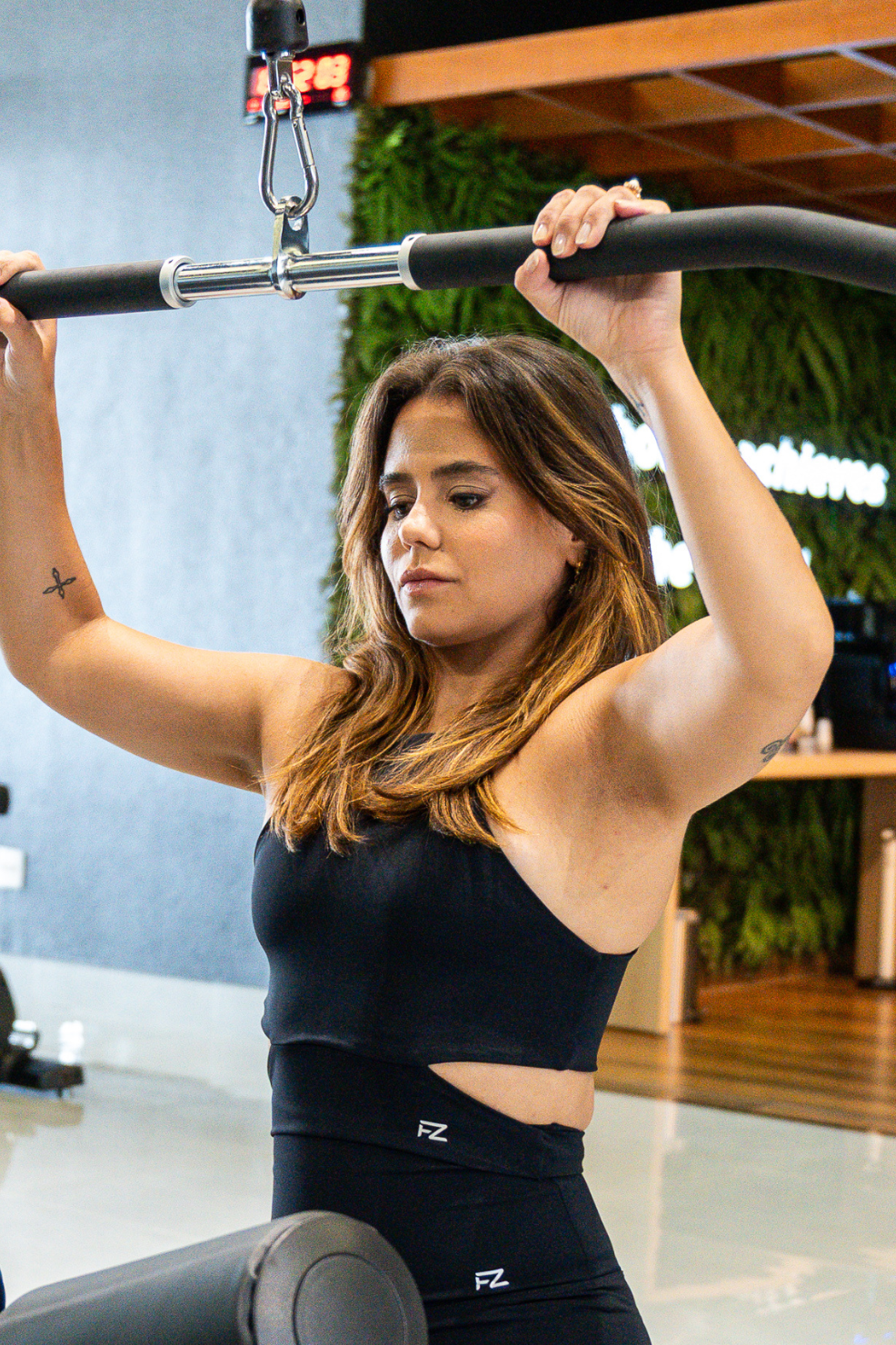 CROPPED EMPOWER RECORTES